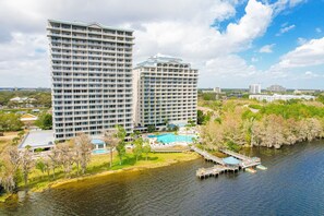 Exterior - Lakefront condo with lake view, kitchen, gym, pool & hot tub near attractions (Orlando)