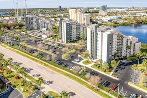 Exterior - Spacious Condo with a Kitchen, AC, Pools, Hot Tubs, Tennis, & Gym (Orlando)