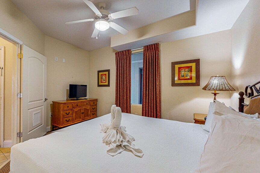 Welcoming Lakefront Condo With Lake View, Ac, Pool & Hot Tub Near Attractions - Orlando