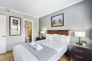 Iron/ironing board, Internet, bed sheets - Spacious Condo with a Kitchenette, AC, Pools, Tennis, & Gym (Orlando)
