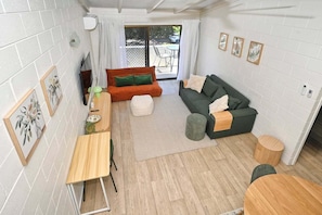 TV - Beachfront 1BR + Loft. Surf-Café-Unwind (Sunshine Coast)