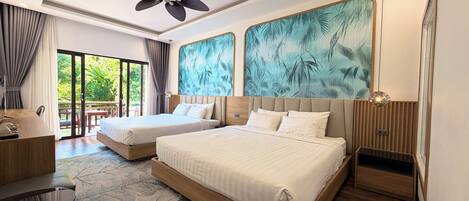 Safe på rommet, skrivebord, blendingsgardiner og wi-fi (inkludert)