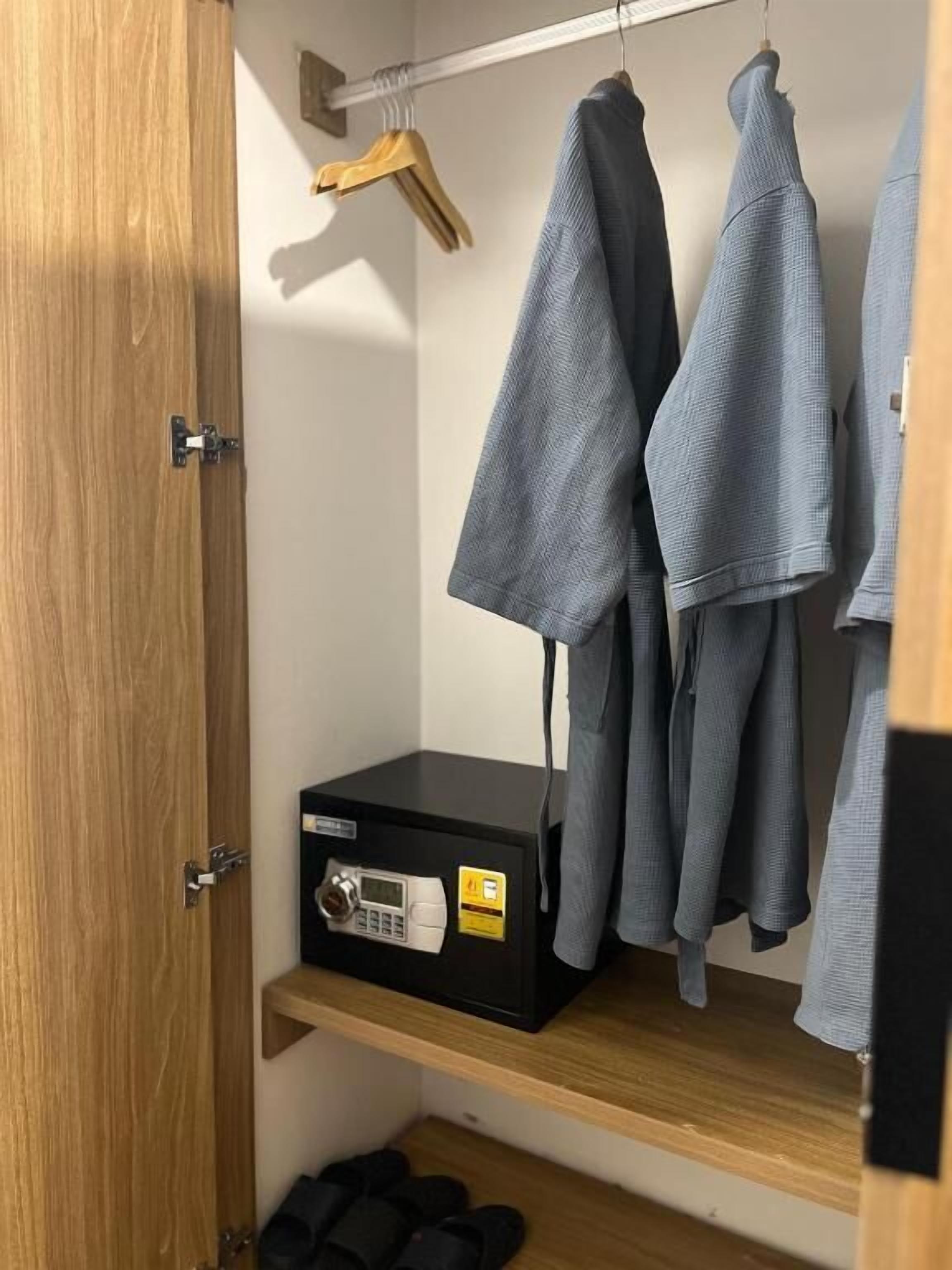 디럭스 더블룸, 발코니, 수영장 전망 | 내부