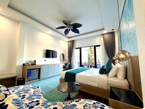 Kamar Double atau Twin Deluks, balkon, pemandangan kebun | Brankas, meja kerja, tirai kedap cahaya, dan Wi-Fi gratis
