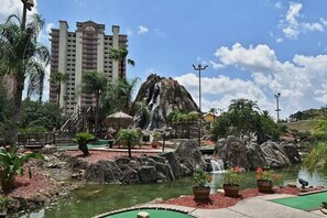 Property grounds - Lakefront condo with beautiful views, wifi, central AC, shared pool, & hot tub (Orlando)