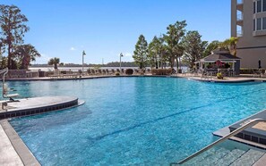 A heated pool - Lakefront condo with beautiful views, wifi, central AC, shared pool, & hot tub (Orlando)