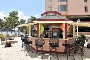 Bar (on property) - Lakefront condo with beautiful views, wifi, central AC, shared pool, & hot tub (Orlando)