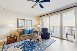 TV - Luxury lakefront condo with balcony, jetted tub, heated pool & resort amenities (Orlando)