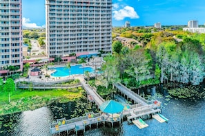 Exterior - Charming lakefront condo with balcony, lake view, AC, Internet, pool & hot tub (Orlando)