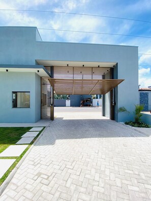 Property grounds - Brand New Apartment | 6 Minutes from Axé Moi and Next to Bars and Restaurants (Porto Seguro)