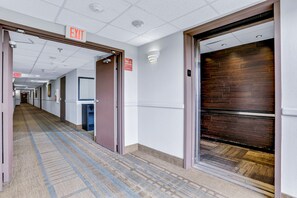 Interior - Modern & bright condo with a balcony and AC - pool, hot tub, and tennis access (Orlando)