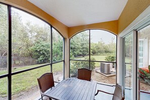 Dining - Worldquest Retreat - Ground-floor remodeled condo with sunroom, washer/dryer (Orlando)