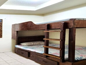Shared Dormitory, 1 Bedroom - Room-backpackers Room Near Session Road, (Baguio)