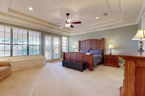 Iron/ironing board, WiFi, bed sheets - Dog-friendly spacious resort home featuring golf views, private pool and spa (Kissimmee)