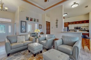 TV, DVD player - Lakefront home with private dock, garage parking, sunroom,W/D and WIFI (Sebring)