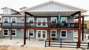 Exterior - New Mountain Estate with Dual Living Spaces | 32 Guests | Perfect for Reunions (Garden City)