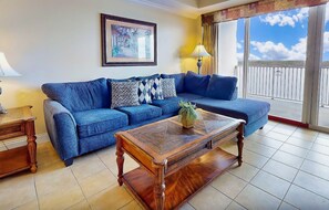 TV, table football - Lakefront condo with beautiful views, kitchen, AC, WiFi, gym, pool, & hot tub (Orlando)