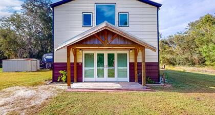 Riverfront home with internet, washer and dryer, and perfect for kayaking