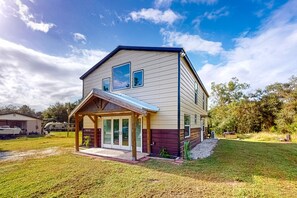 Exterior - Riverfront home with internet, washer and dryer, and perfect for kayaking (Sebring)