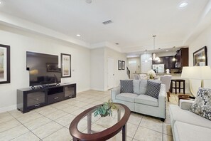 TV - Cozy Family Oasis Minutes From Disney (Davenport)