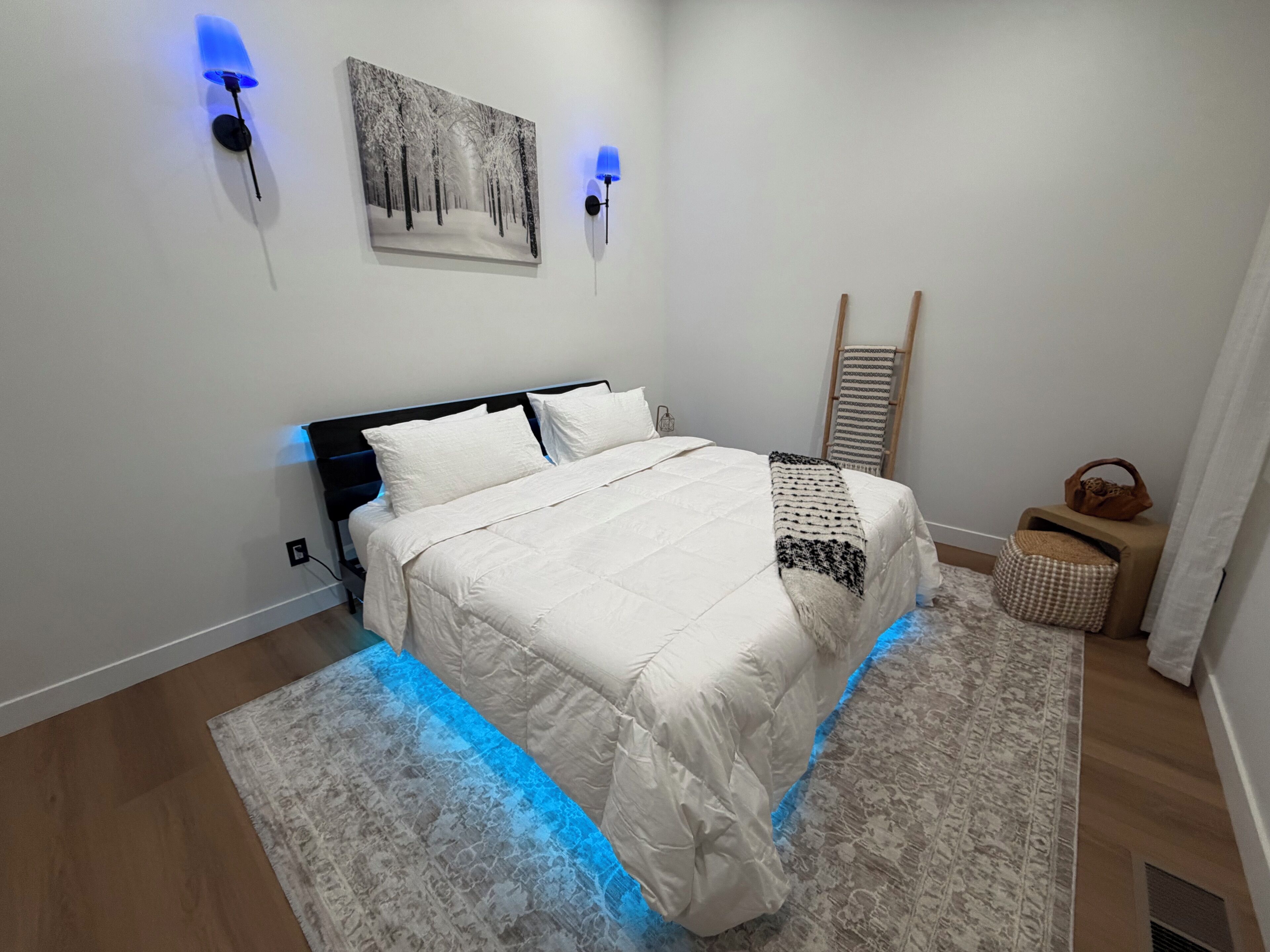 Iron/ironing board, WiFi, bed sheets