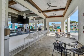 Bar (on property) - Stylish townhouse with a private pool & lanai plus clubhouse amenities (Kissimmee)
