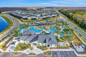 Exterior - Stylish townhouse with a private pool & lanai plus clubhouse amenities (Kissimmee)