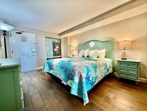 Tabla de planchar con plancha, wifi y ropa de cama 