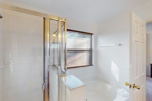 Shower, hair dryer, towels - Dog-Friendly Home with Shared Pool, WiFi, Central AC, and Private Washer/Dryer (Kissimmee)