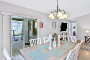 Dining - Snowbird-friendly home near Disney w/private heated pool, lanai, shared tennis (Kissimmee)