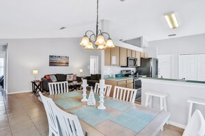 Interior - Snowbird-friendly home near Disney w/private heated pool, lanai, shared tennis (Kissimmee)