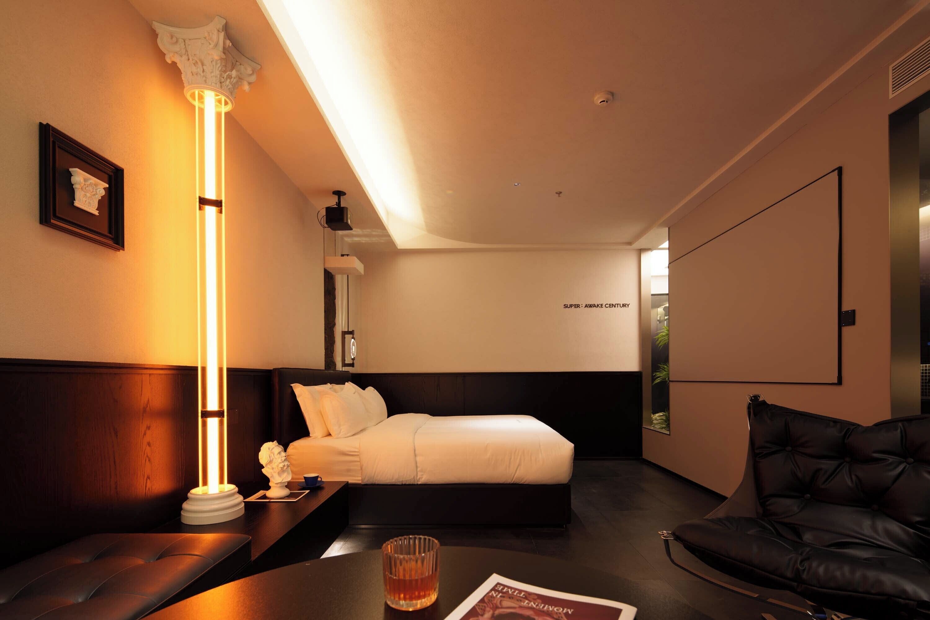 Standard Double Room | Free minibar, individually decorated, individually furnished, desk