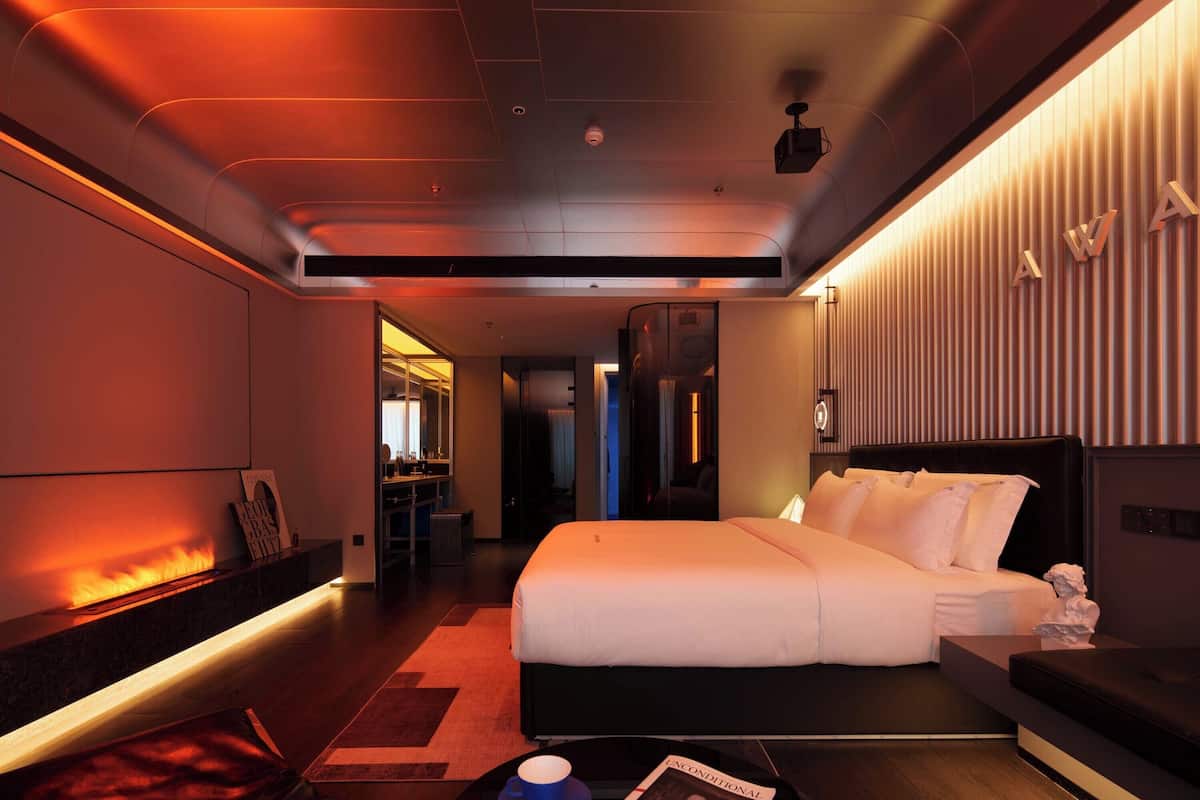 Senior Double Room | Free minibar, individually decorated, individually furnished, desk