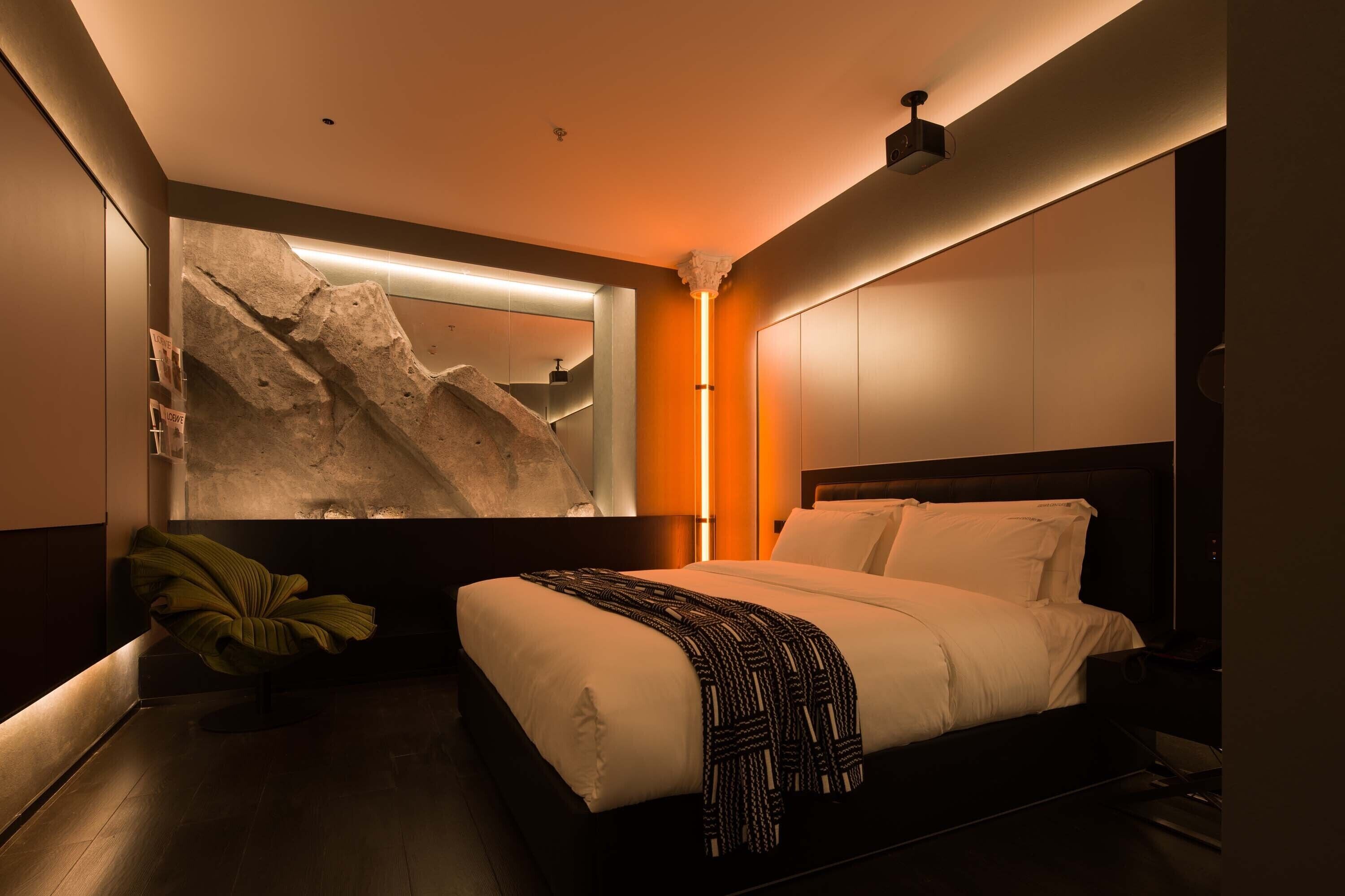 Standard Double Room | Free minibar, individually decorated, individually furnished, desk