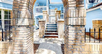 Blue Crush | House in Kissimmee with pool, hot tub, and tennis access