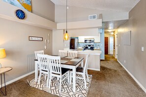 Dining - Blue Crush | House in Kissimmee with pool, hot tub, and tennis access (Kissimmee)