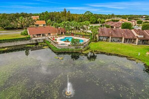 Exterior - Breezy townhouse with a pool, hot tub, patio, central AC, and washer/dryer (Kissimmee)