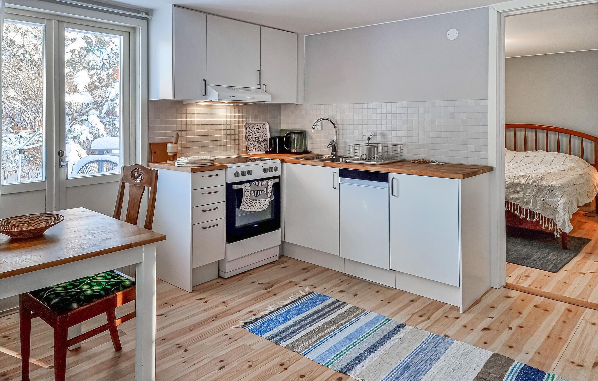 Kylskåp, ugn, spishäll och diskmaskin