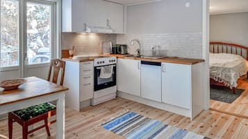 Kylskåp, ugn, spishäll och diskmaskin