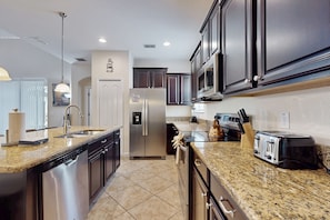 Fridge, microwave, oven, stovetop - Dog-Friendly Home with Private Pool, High-Speed WiFi, Central AC, & Washer/Dryer (Kissimmee)