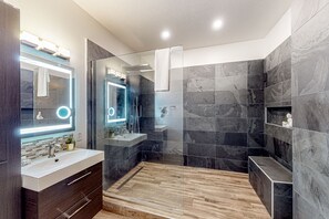 Shower, hair dryer, towels - Sunlit Serenity Oasis | House in Kissimmee with private pool, pool table, tennis (Kissimmee)