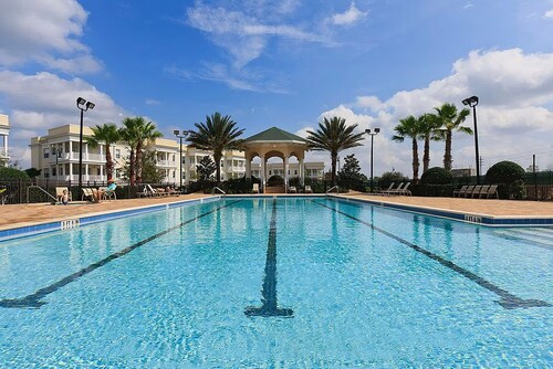 Top-floor 2BR condo with golf course views, garage & Reunion Resort amenities