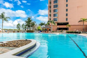 A heated pool - Relaxing lakefront condo near attractions with AC, hot tub, pool & lake view (Orlando)