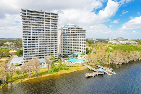 Exterior - Lovely lakefront condo with pool, hot tub, AC & views near popular attractions (Orlando)