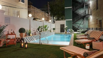 Kolam renang outdoor