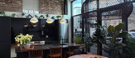 Apartamento de lujo, 4 habitaciones, cocina | Cocina privada | Cafetera o tetera