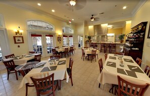 Dining - Resort condo with heated pool, gym, BBQ area, patio, W/D, children's pool, AC (Davenport)