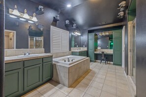 Baignoire à jets, sèche-cheveux, bidet, serviettes fournies