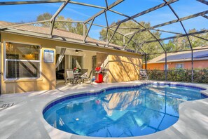 A heated pool - Peaceful home with an enclosed patio, pool, grill, washer/dryer, & AC (Clermont)