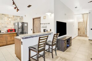 Interior - Peaceful home with an enclosed patio, pool, grill, washer/dryer, & AC (Clermont)